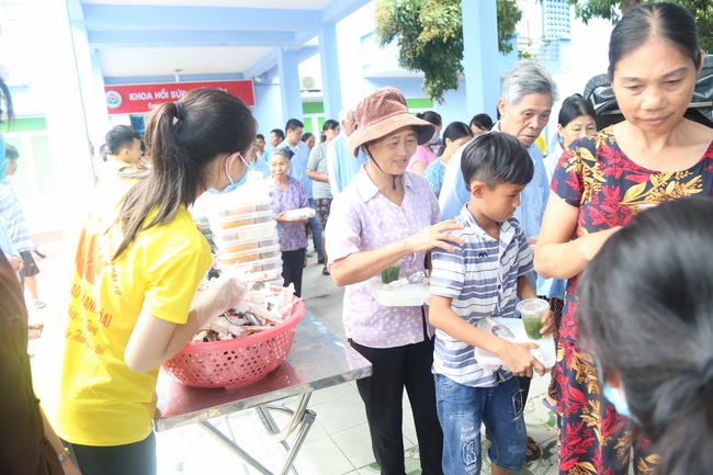 Giving  vegetarian rice portions and release creatures at Dong Cao Pagoda - Thanh Hoa