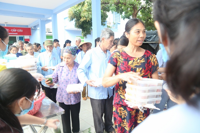 Giving  vegetarian rice portions and release creatures at Dong Cao Pagoda - Thanh Hoa
