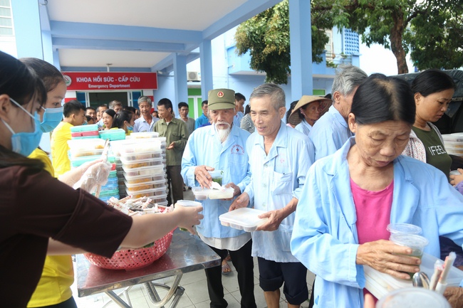 Giving  vegetarian rice portions and release creatures at Dong Cao Pagoda - Thanh Hoa