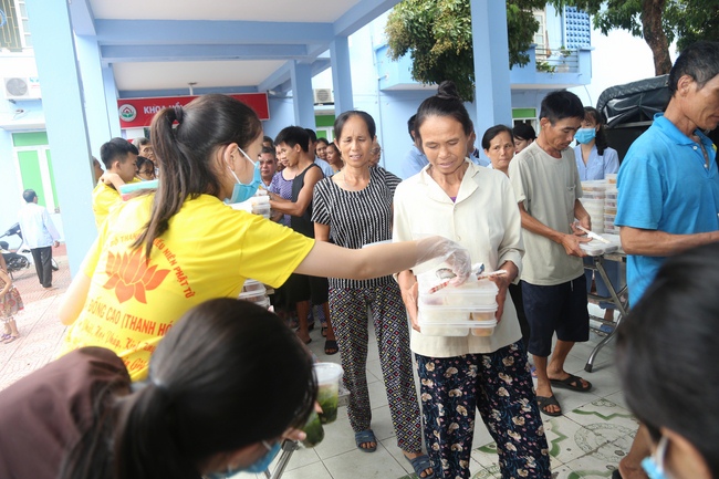 Giving  vegetarian rice portions and release creatures at Dong Cao Pagoda - Thanh Hoa