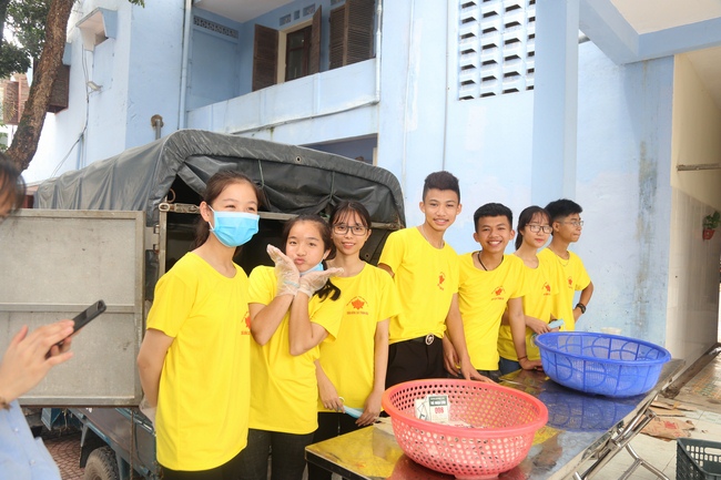 Giving  vegetarian rice portions and release creatures at Dong Cao Pagoda - Thanh Hoa