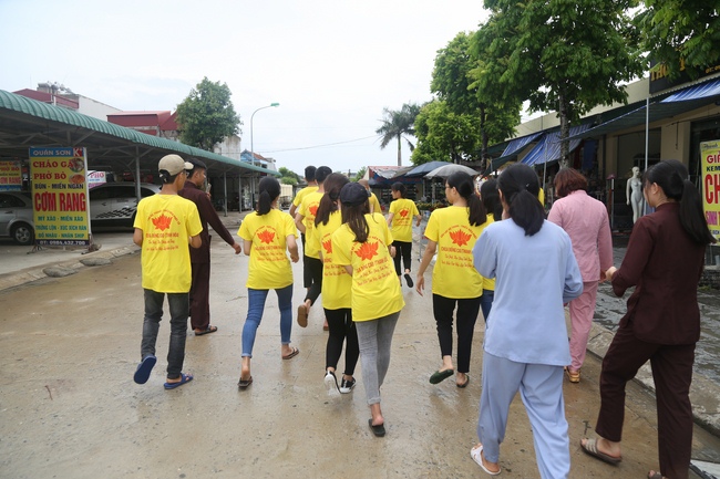 Giving  vegetarian rice portions and release creatures at Dong Cao Pagoda - Thanh Hoa