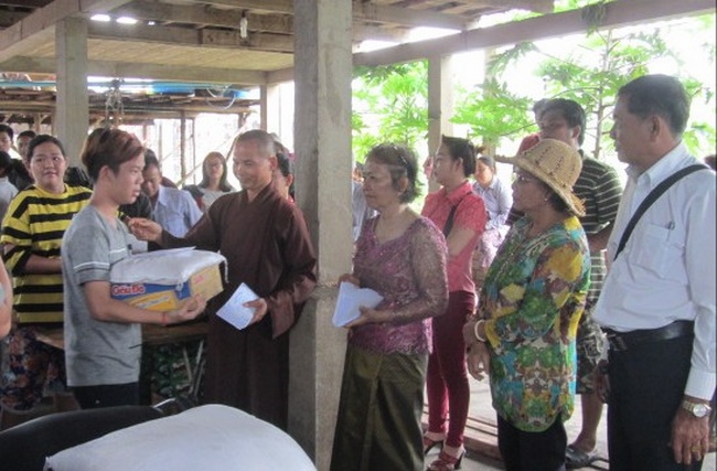 The Relief of fire victims at Russey Keo – Cambodia