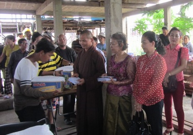 The Relief of fire victims at Russey Keo – Cambodia