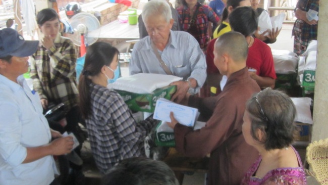 The Relief of fire victims at Russey Keo – Cambodia