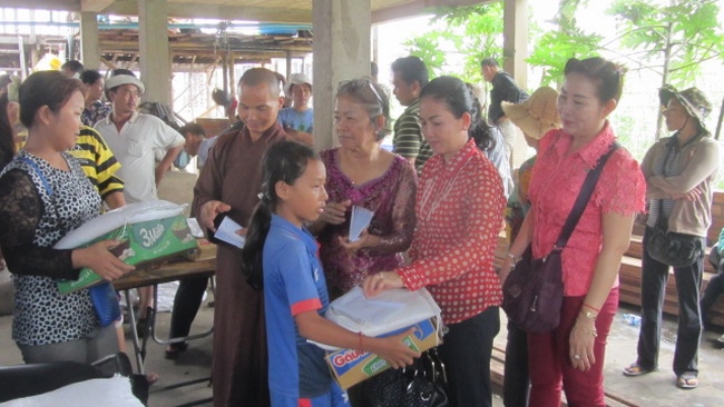 The Relief of fire victims at Russey Keo – Cambodia