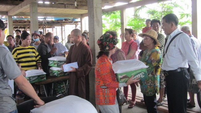 The Relief of fire victims at Russey Keo – Cambodia