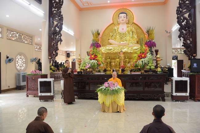 Hành giả an cư tại chùa Hoằng Pháp học giáo lý