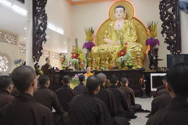 Hành giả an cư tại chùa Hoằng Pháp học giáo lý