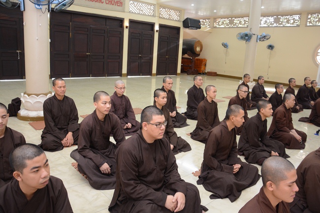 Hành giả an cư tại chùa Hoằng Pháp học giáo lý