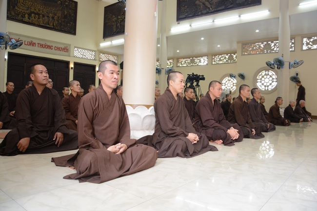 Hành giả an cư tại chùa Hoằng Pháp học giáo lý