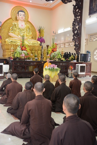 Hành giả an cư tại chùa Hoằng Pháp học giáo lý