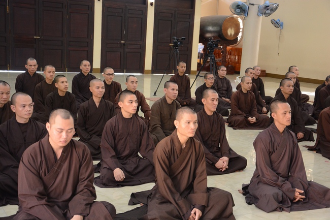 Hành giả an cư tại chùa Hoằng Pháp học giáo lý