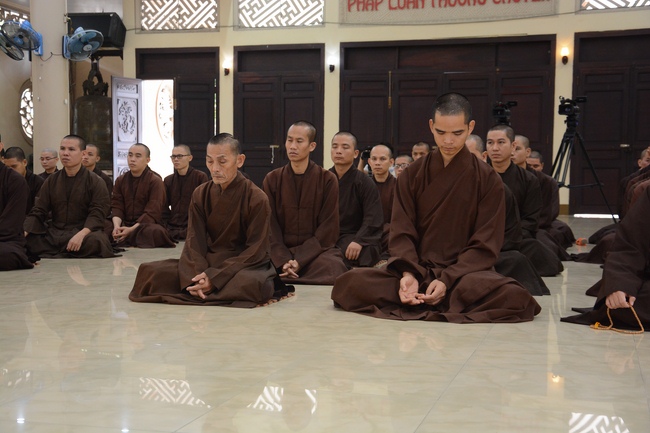 Hành giả an cư tại chùa Hoằng Pháp học giáo lý