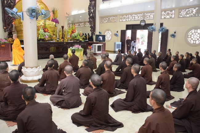 Hành giả an cư tại chùa Hoằng Pháp học giáo lý