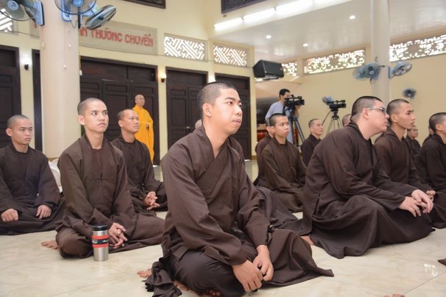 Hành giả an cư tại chùa Hoằng Pháp học giáo lý