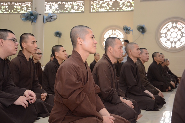 Hành giả an cư tại chùa Hoằng Pháp học giáo lý