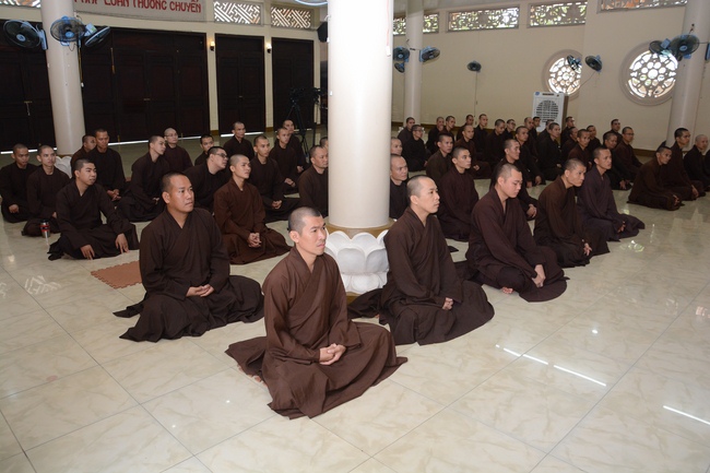 Hành giả an cư tại chùa Hoằng Pháp học giáo lý