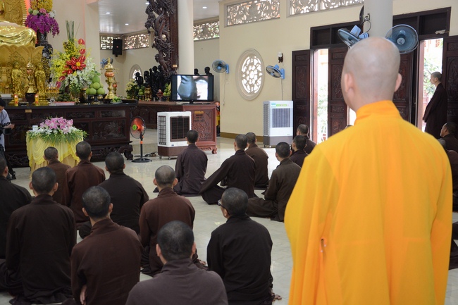 Hành giả an cư tại chùa Hoằng Pháp học giáo lý