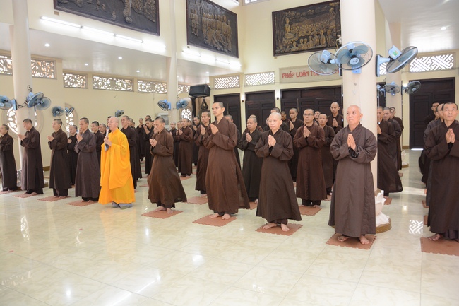 Hành giả an cư tại chùa Hoằng Pháp học giáo lý