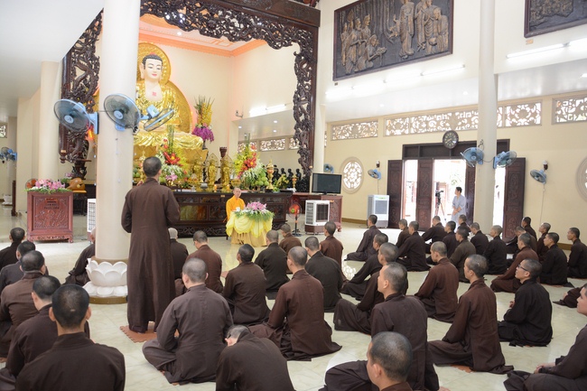 Hành giả an cư tại chùa Hoằng Pháp học giáo lý