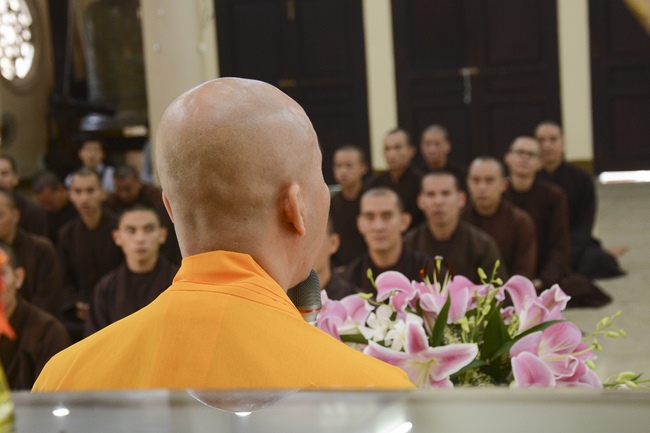 Hành giả an cư tại chùa Hoằng Pháp học giáo lý