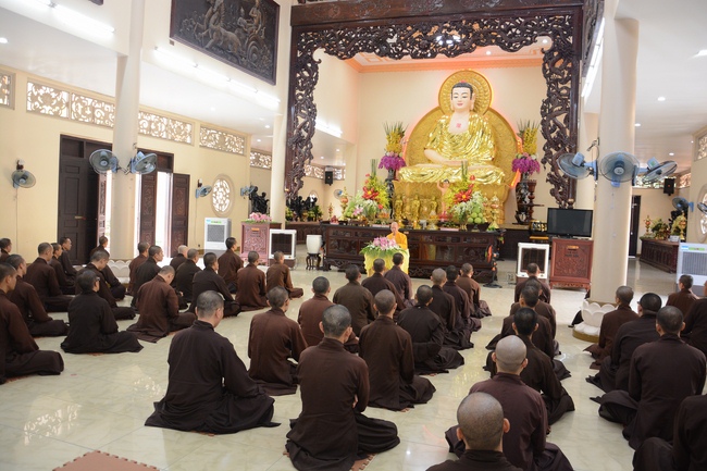 Hành giả an cư tại chùa Hoằng Pháp học giáo lý