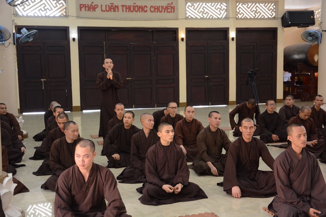 Hành giả an cư tại chùa Hoằng Pháp học giáo lý