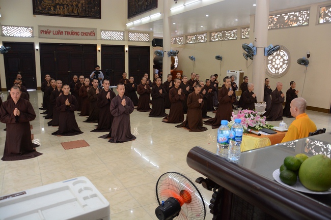 Hành giả an cư tại chùa Hoằng Pháp học giáo lý