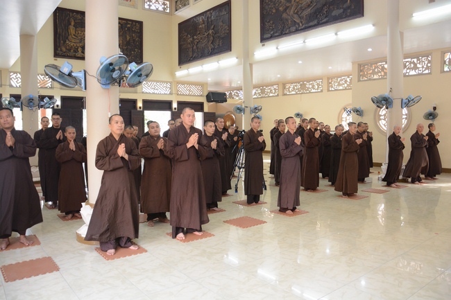 Hành giả an cư tại chùa Hoằng Pháp học giáo lý