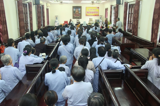 Tieu Dao Pagoda Joyfully Offering Donations to Three Summer Retreat Courses