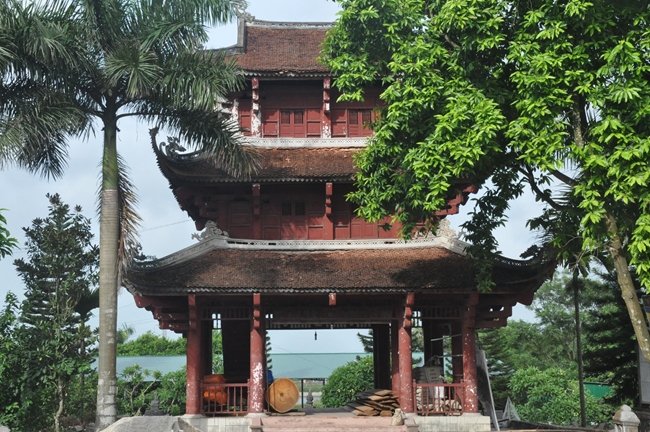 Tieu Dao Pagoda Joyfully Offering Donations to Three Summer Retreat Courses