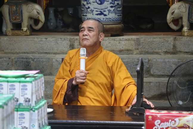Tieu Dao Pagoda Joyfully Offering Donations to Three Summer Retreat Courses