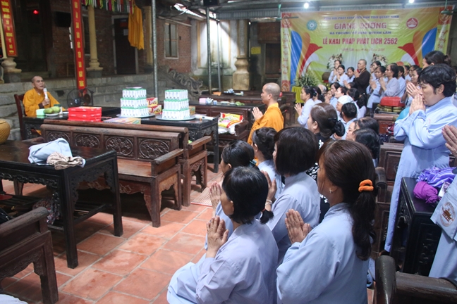 Tieu Dao Pagoda Joyfully Offering Donations to Three Summer Retreat Courses