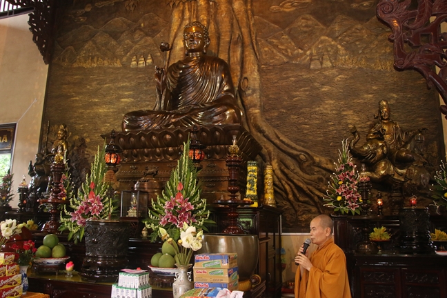 Tieu Dao Pagoda Joyfully Offering Donations to Three Summer Retreat Courses