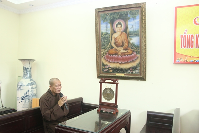 Tieu Dao Pagoda Joyfully Offering Donations to Three Summer Retreat Courses