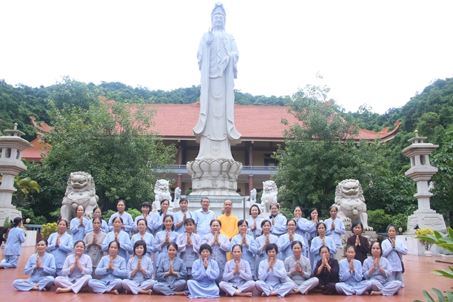 Tieu Dao Pagoda Joyfully Offering Donations to Three Summer Retreat Courses