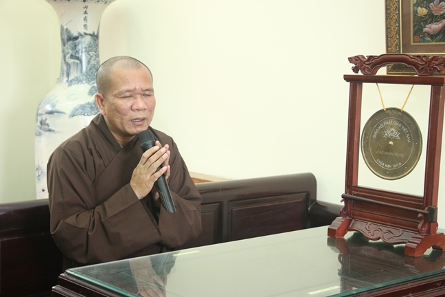 Tieu Dao Pagoda Joyfully Offering Donations to Three Summer Retreat Courses