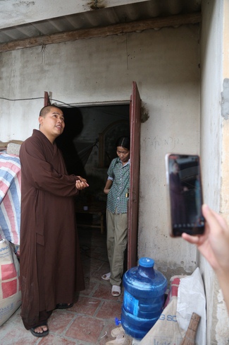 Organizing the charity trip at Dong Cao pagoda