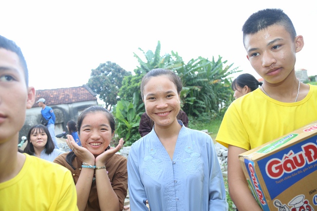 Organizing the charity trip at Dong Cao pagoda