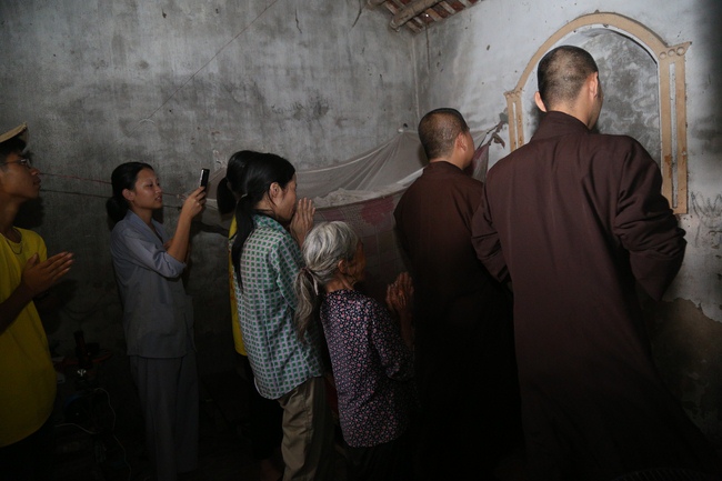 Organizing the charity trip at Dong Cao pagoda