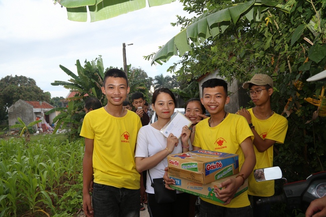 Organizing the charity trip at Dong Cao pagoda