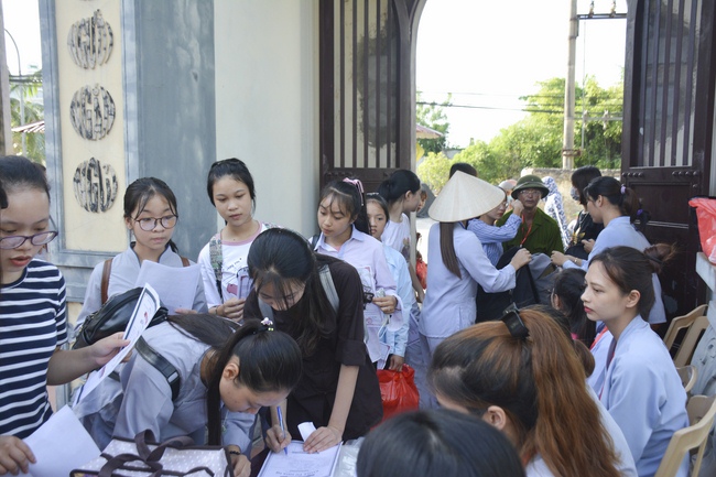 Opening the summer retreat at Tay Khanh Pagoda