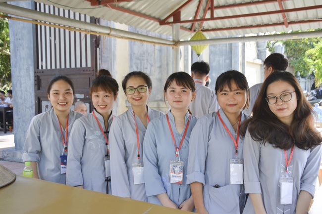 Opening the summer retreat at Tay Khanh Pagoda