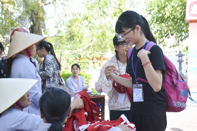 Opening the summer retreat at Tay Khanh Pagoda