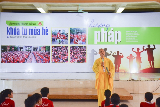 Opening the summer retreat at Tay Khanh Pagoda