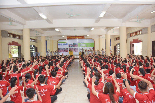 Opening the summer retreat at Tay Khanh Pagoda
