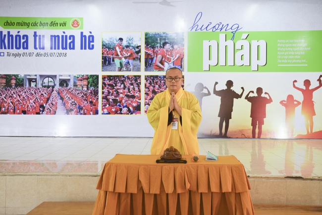 Opening the summer retreat at Tay Khanh Pagoda