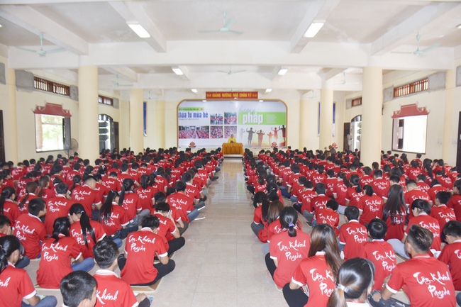 Opening the summer retreat at Tay Khanh Pagoda
