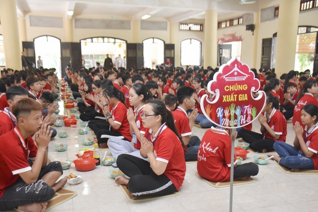 Opening the summer retreat at Tay Khanh Pagoda